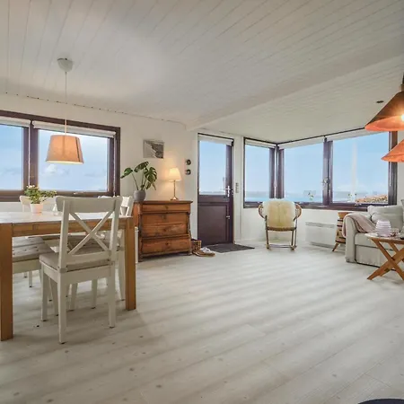 Сasa de vacaciones Three-bedroom In